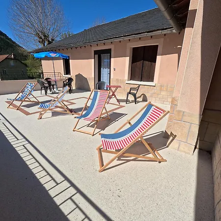 Au Pont De La Gineze Homestay