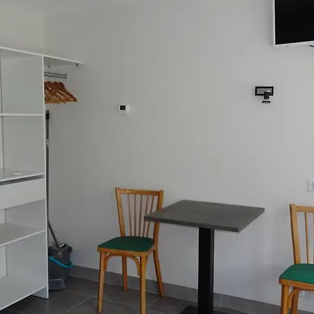 Au Pont De La Gineze Homestay